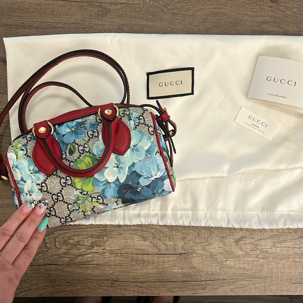 Authentic GUCCI GG Supreme Monogram Blooms Mini Boston - PRICE FIRM